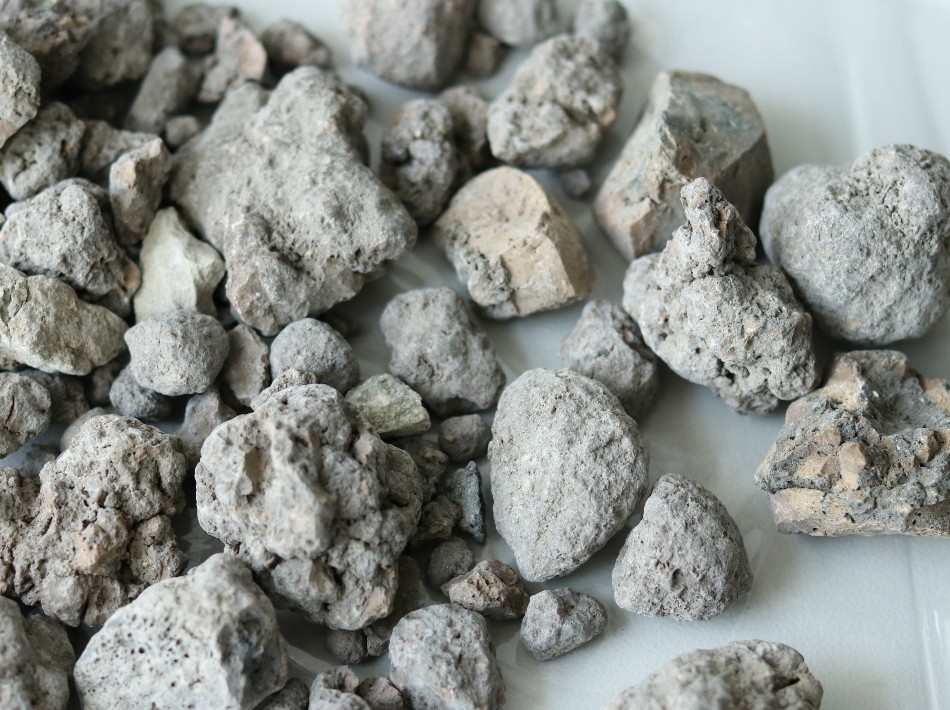 Sintered Calcium Aluminate